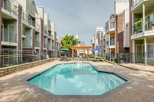 A swimming pool in the middle of apartment buildings.