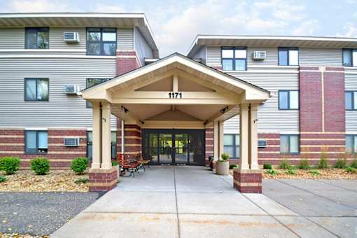 The entrance to apartment building number 1171 is shown.