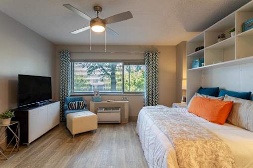 Bedroom with a bed and a ceiling fan at 500 Fifth Apartments, Tennessee
