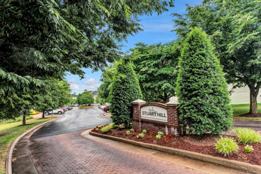 a street with a sign that says sugar hill