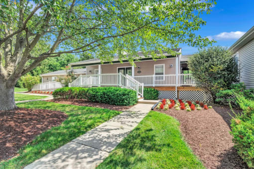 welcome to the greens at chestnut ridge leasing office and resident lounge