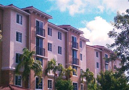exterior apartment building_Lakeside Commons Apartments West Palm Beach, FL