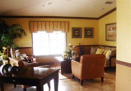 living room_Lakeside Commons Apartments West Palm Beach, FL