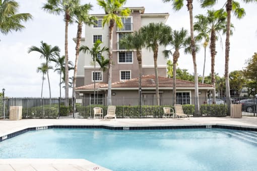 outdoor pool_Lakeside Commons Apartments West Palm Beach, FL