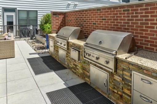 Outdoor kitchen with two grills at The View at Old City, Philadelphia, 19106