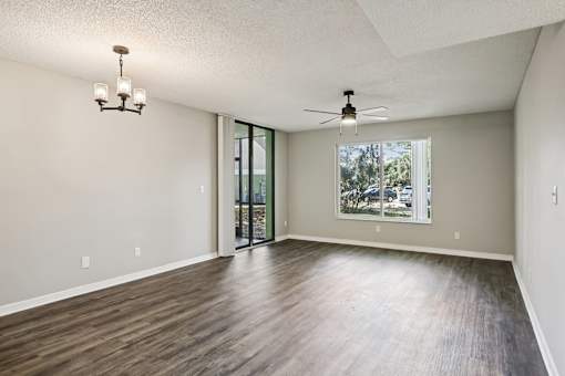 A room with a ceiling fan and sliding glass doors. at Lakeside Glen Apartments, Melbourne, 32904