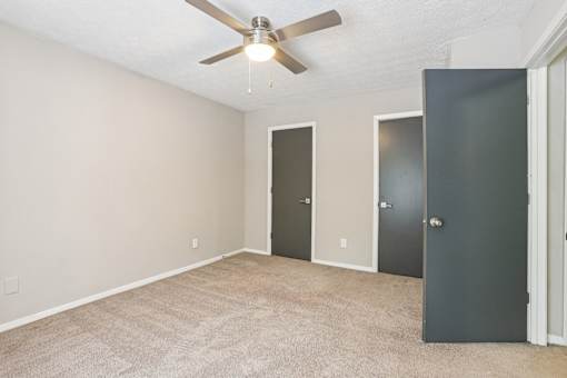 A room with a ceiling fan at Canopy Glen, Norcross