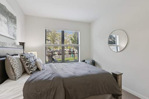 Bedroom with Large bed at The View at Old City, Philadelphia