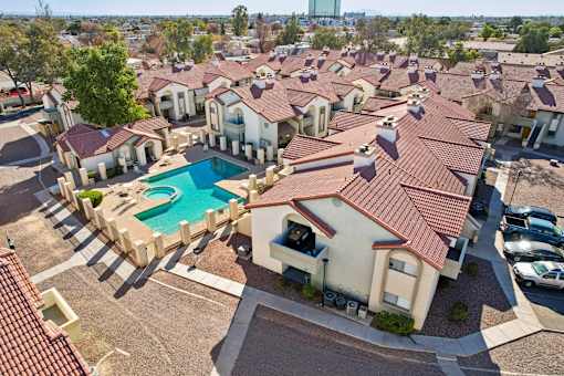 A large group of houses with a pool in the middle at Del Coronado Apartment , Mesa