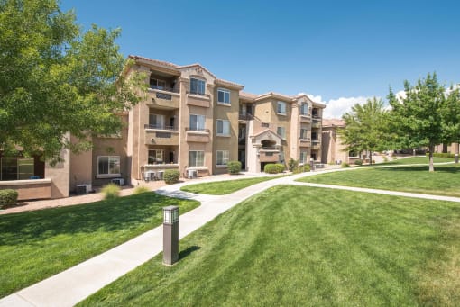 Lush Green Outdoors at Broadstone Towne Center, Albuquerque, NM