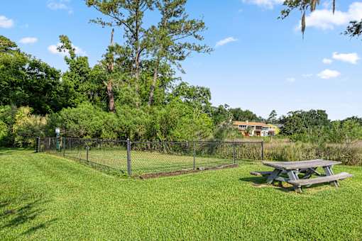 Pet Park at River Crossing Apartments, Thunderbolt