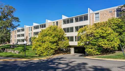 Property Exterior at Glen at Burnsville, Burnsville Minnesota