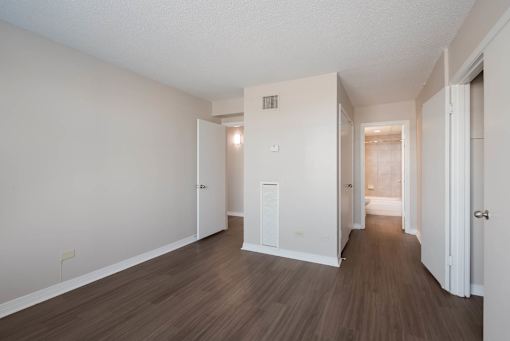 Bedroom with wood flooring at Esplanade at City Park, New Orleans, Louisiana