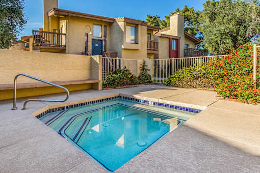 Outdoor Jacuzzi at Glen at Mesa Apartments, Mesa, AZ 85201