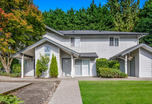 Entrance with garden at Glen at North Creek, Washington