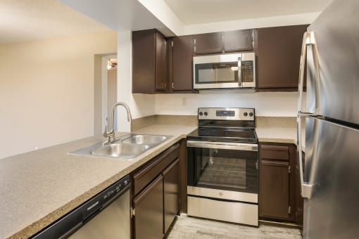 Stainless Steel Kitchen Appliances at Lakeside Glen Apartments, Melbourne, FL