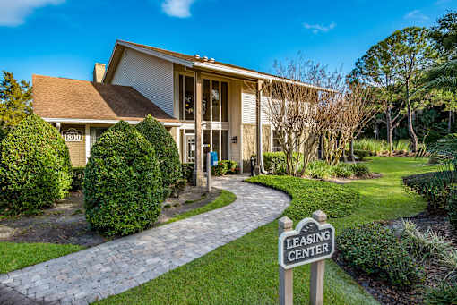 Leasing Office Building Exterior at Sanford Landing Apartments, Florida 32771