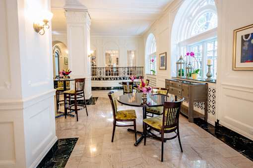 dining area with dark tables and green dining chairs at Residences at Forest Park, Missouri