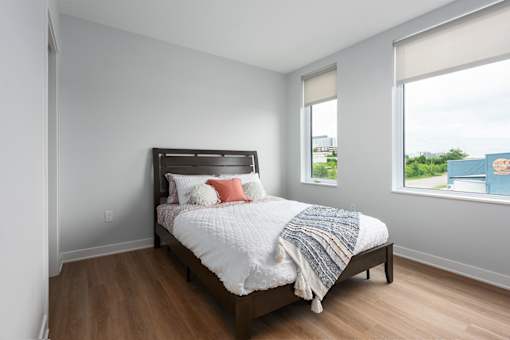 bedroom with plank flooring and large windows at Steelcote Square, St. Louis, 63103