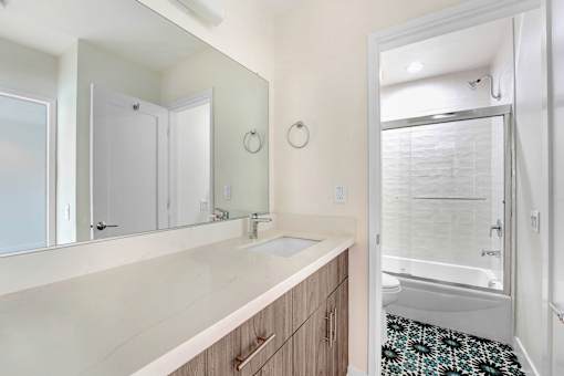 A bathroom with a sink and mirror.