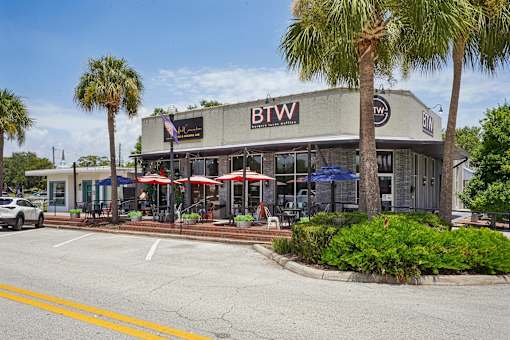 A B&T store with palm trees in front.