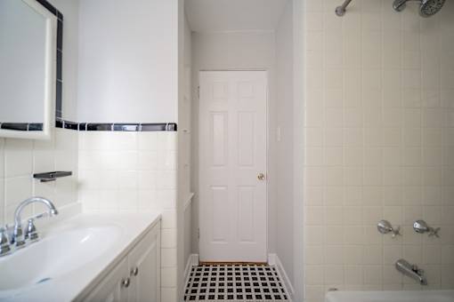 Bathroom 7347-G