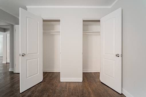 Bedroom Closet Space 7359-1N