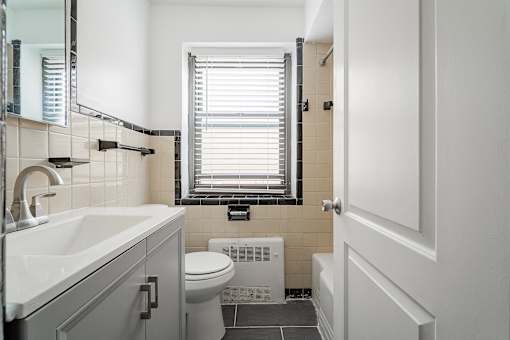 Updated Bathroom 7359-1N