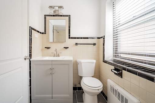 Updated Bathroom 7359-1N