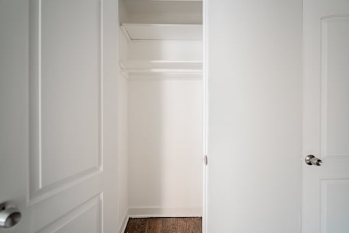 Closet Space 7359-1N
