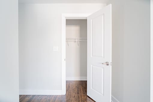Closet Space 7365-1