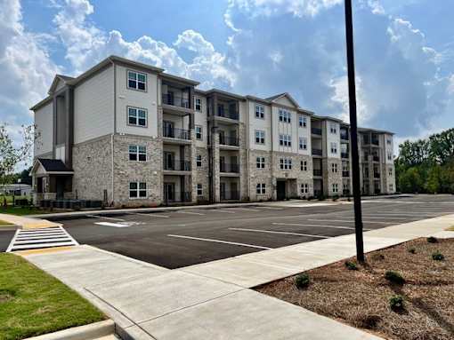 Exterior Landscape at Arbours at Moores Mill, Huntsville