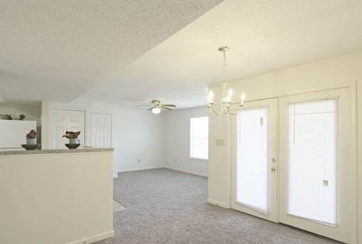 Spacious Room at Magnolia Court Apartments, Alabama, 35215
