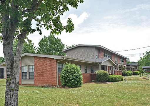 Green Lawn at Arbours at Cane Creek, Anniston, Alabama