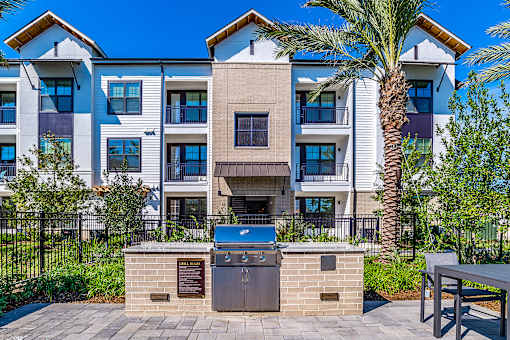 Grill at Alys Crossing Apartments, Cypress, Texas