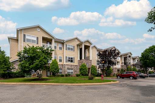 Building Exterior at Villas at Cordova, Cordova, TN, 38018