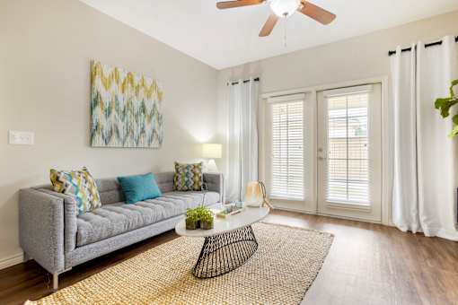Living area at La Veranda at Polly Lane Apartments, Louisiana
