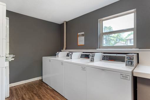 Laundry Room at Lakeshore Landing Apartments, Ridgeland, Mississippi