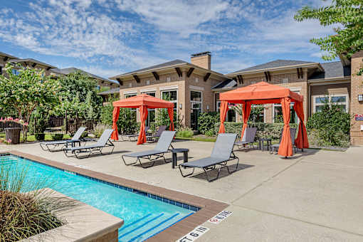 Swimming Pool And Relaxing Area at Mansfield on the Green, Milwaukie, Texas