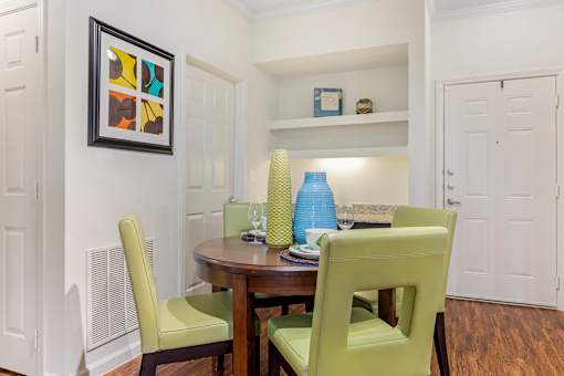 Classic Dining Area at Mansfield on the Green, Texas