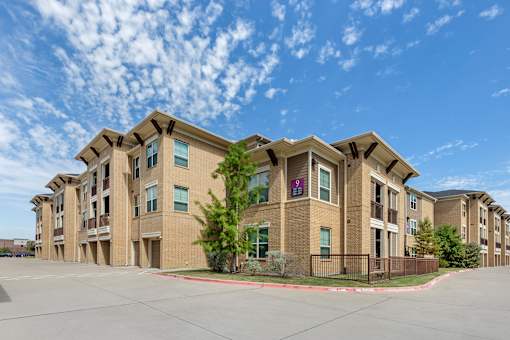 Exterior View Of Property at Mansfield on the Green, Milwaukie, 76063