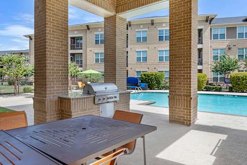 Poolside Sundeck And Grilling Area at Mansfield on the Green, Milwaukie, TX