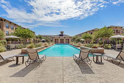 Sparkling Pool at Mansfield on the Green, Milwaukie, TX, 76063