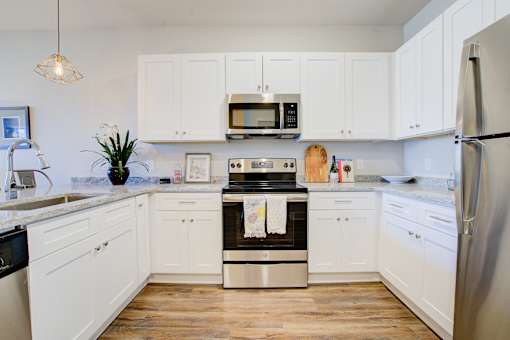Modern Kitchen at Midtown Row, Montgomery, 36106