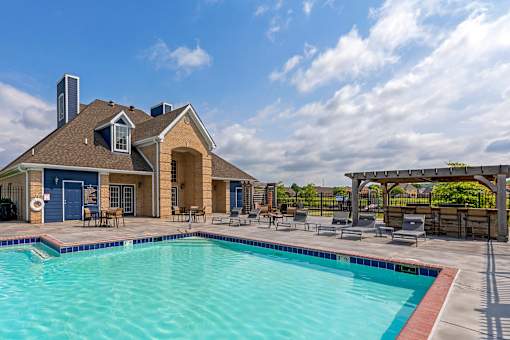 Sparkling Pool at North Creek, Southaven, MS, 38671