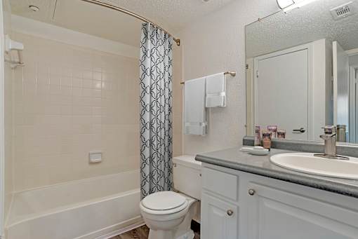 Bathroom With Bathtub at Reflection Pointe, Flowood, MS