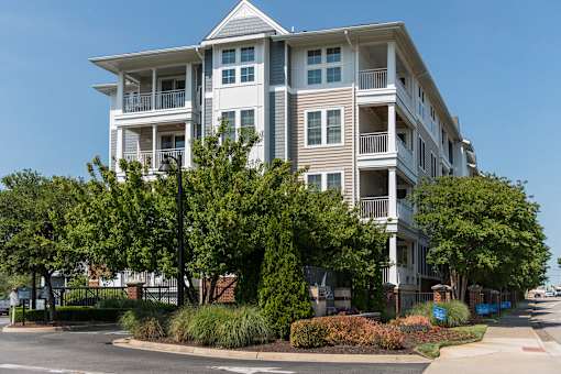 Building at River House Apartments, Norfolk, VA