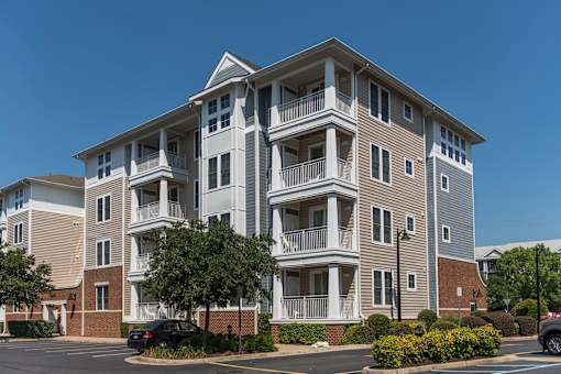 Exterior at River House Apartments, Virginia
