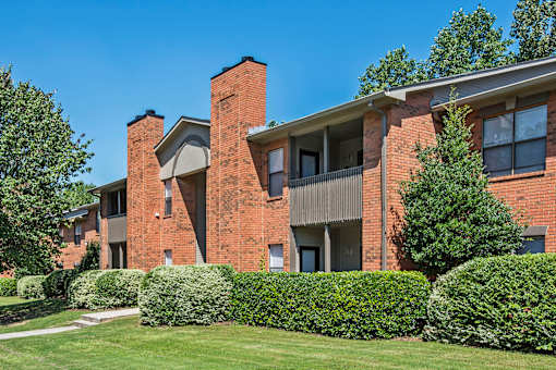 Lush Green Outdoor at Riverchase Landing, Alabama