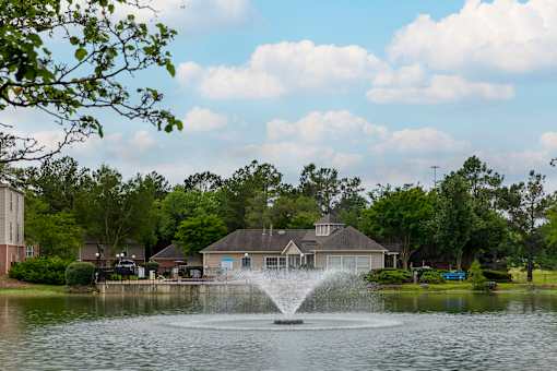 Elegant Exterior View at Southaven Pointe Apartments, Southaven, MS 38671